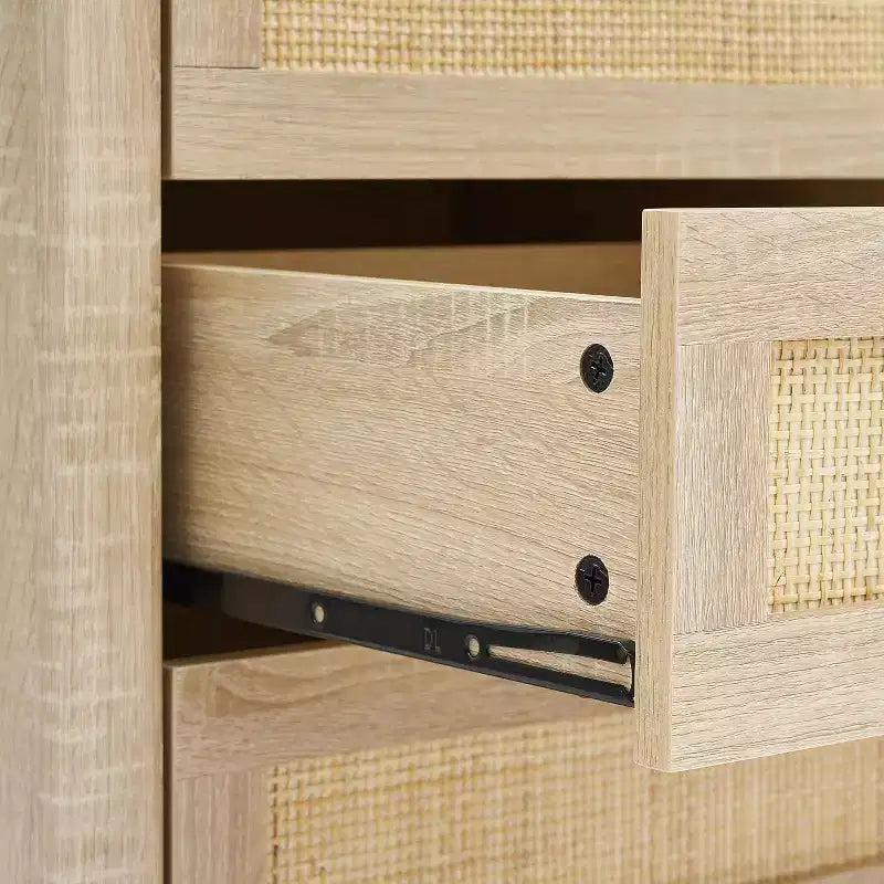 Comodino in Rattan 21.7L x 15.7W x 25H Finitura Rovere con 3 Cassetti in Rattan Naturale, Gambe in Legno Massello, Tavolino Boho per Camera da Letto e Soggiorno