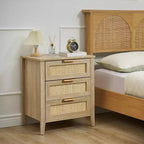 Comodino in Rattan 21.7L x 15.7W x 25H Finitura Rovere con 3 Cassetti in Rattan Naturale, Gambe in Legno Massello, Tavolino Boho per Camera da Letto e Soggiorno